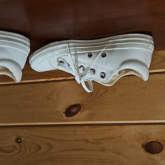 Converse shoes - Picture 5 of 6